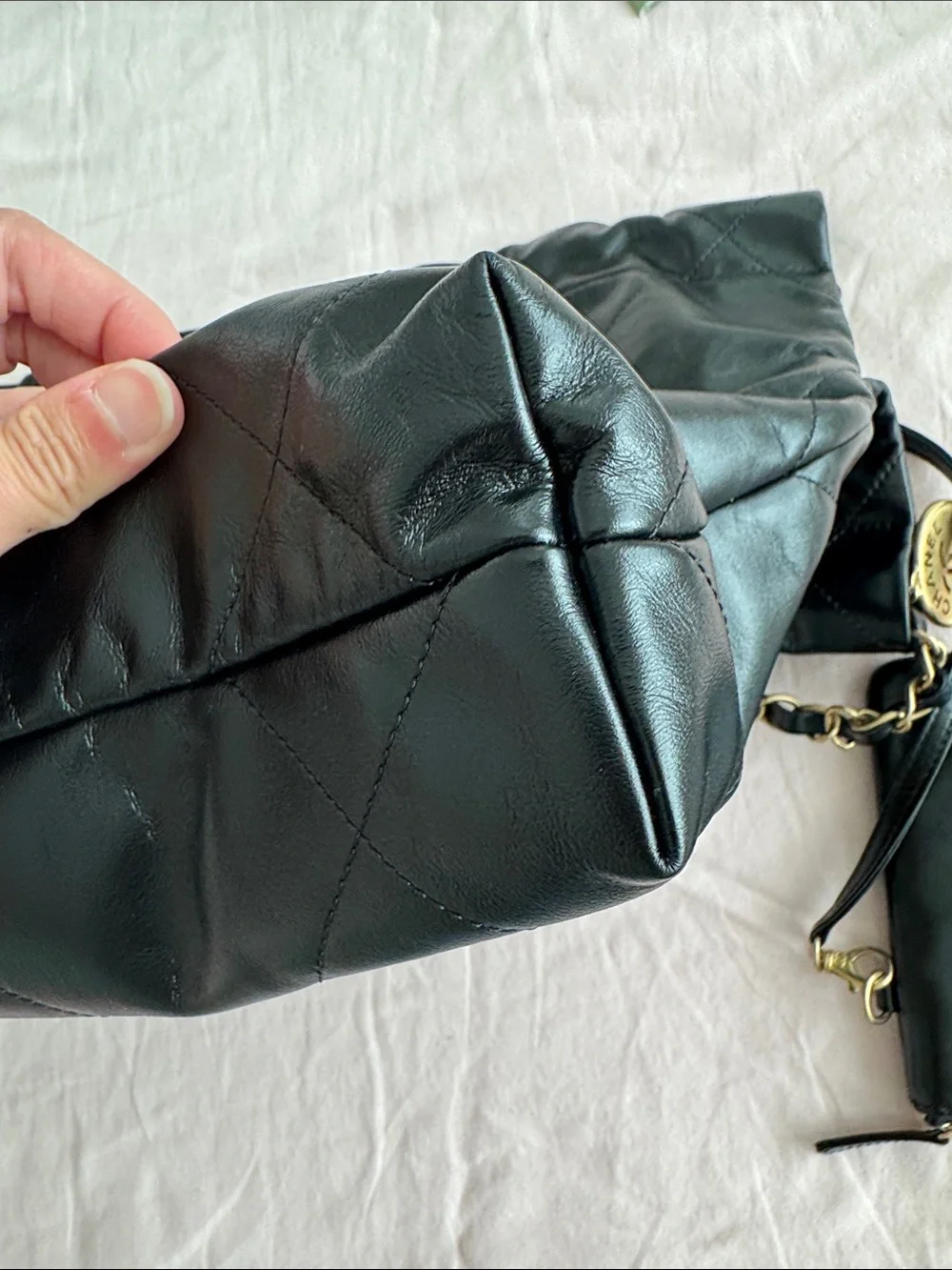 Shiny Calfskin Quilted Small Chanel 22 Black - Picture 7 of 9